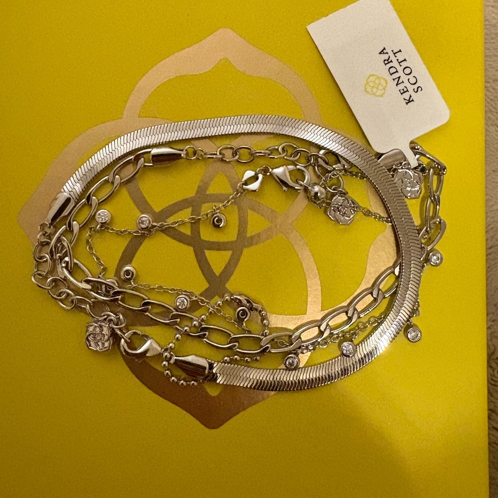 Kendra Scott Silver Necklace with Chain Details